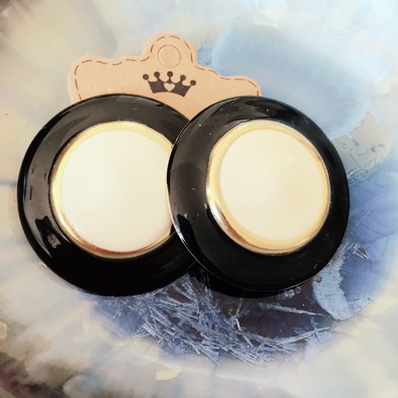 Vintage Jewelry - Ivory Vintage Earrings Pinup Vintage Jewelry - Ivory Vintage Earrings Pinup
